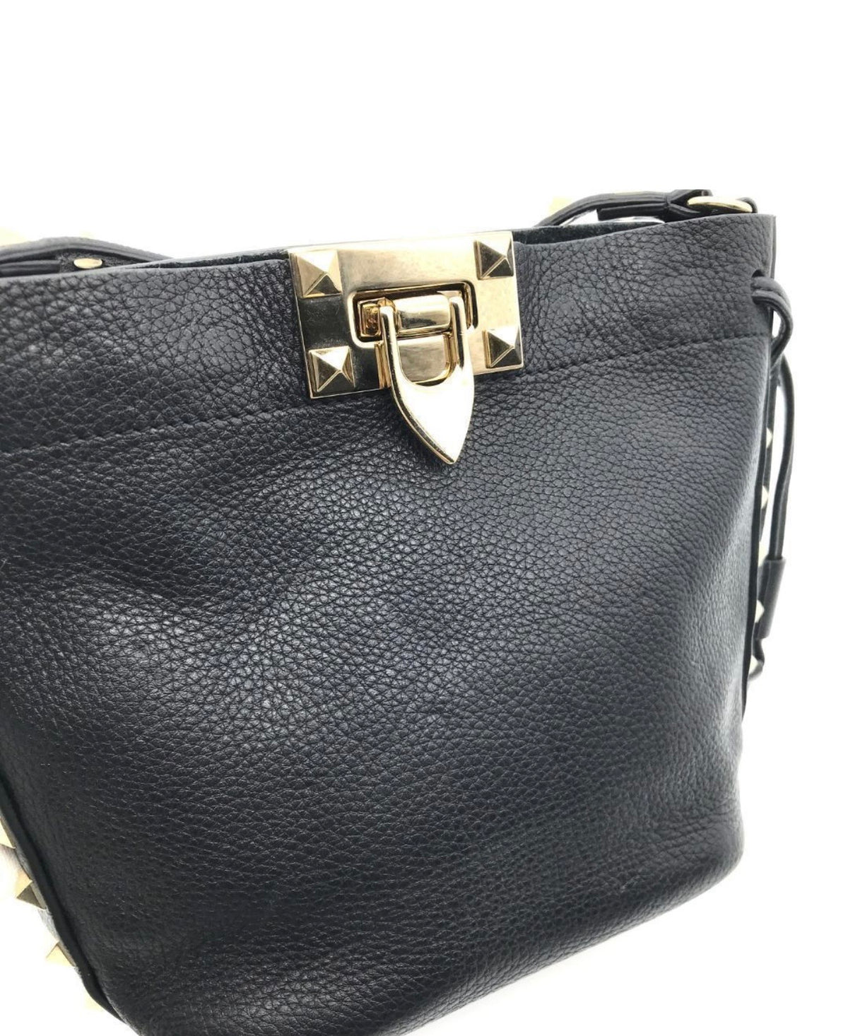 Valentino Garavani Rockstud Alcove Small Bucket Bag - Black Grained Leather