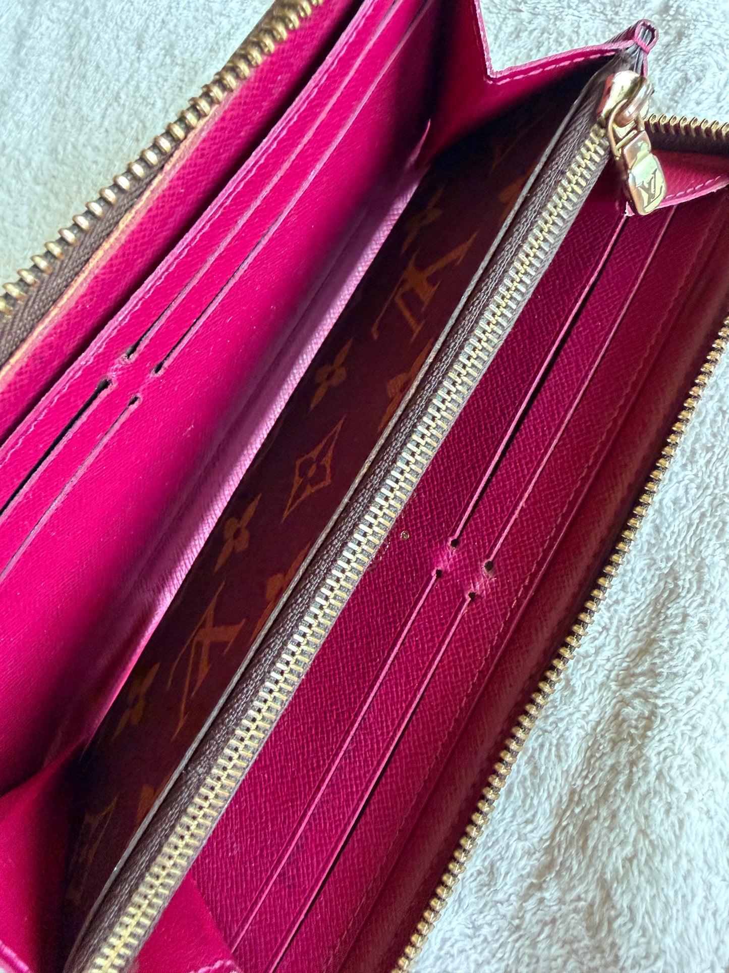 Louis Vuitton Monogram Zippy Wallet with Original Box & Dust Bag