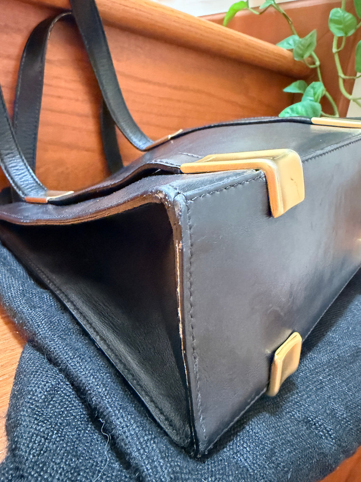 Clasic Atemporal: Céline Vintage Leather Bag