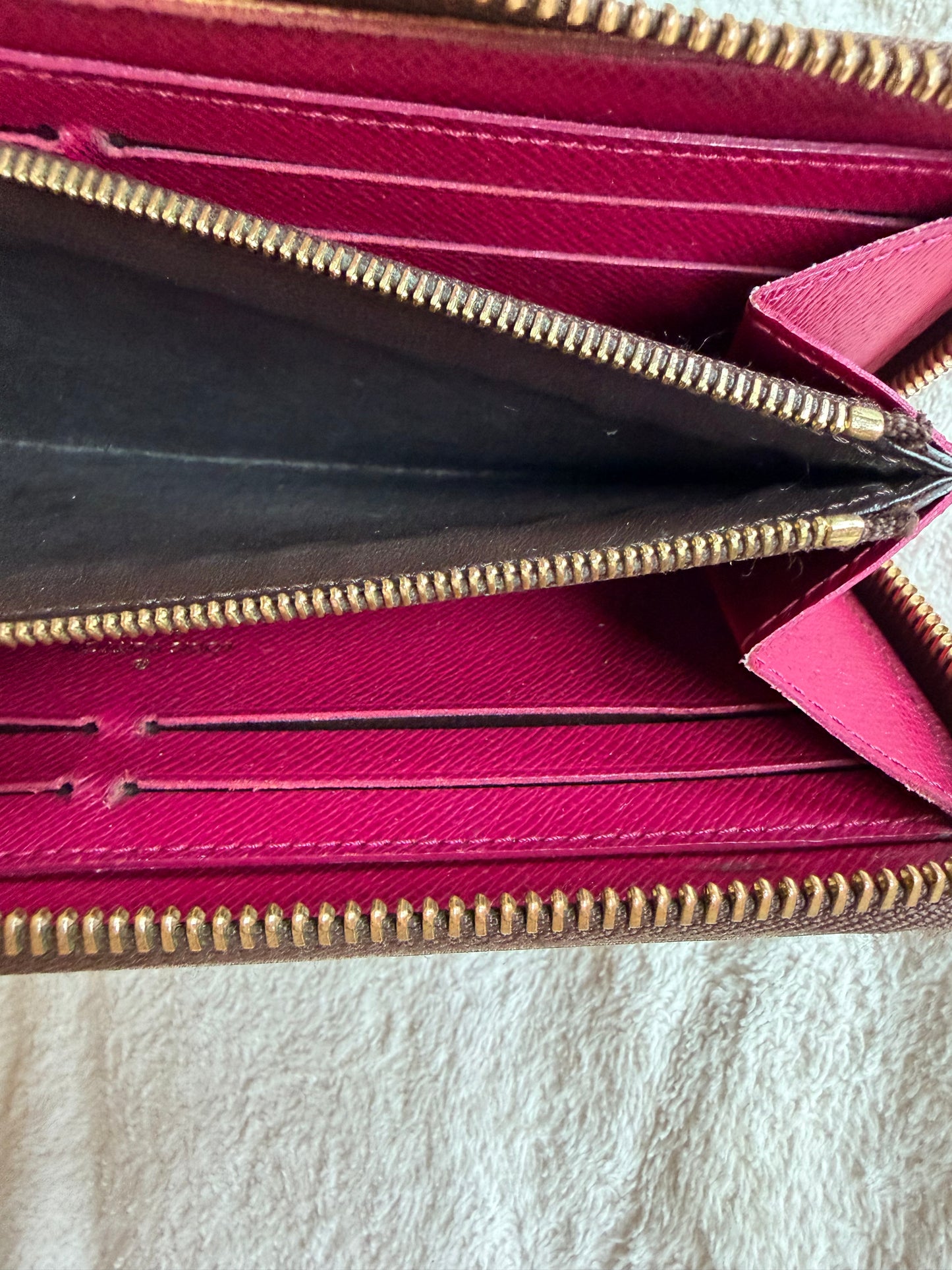 Louis Vuitton Monogram Zippy Wallet with Original Box & Dust Bag