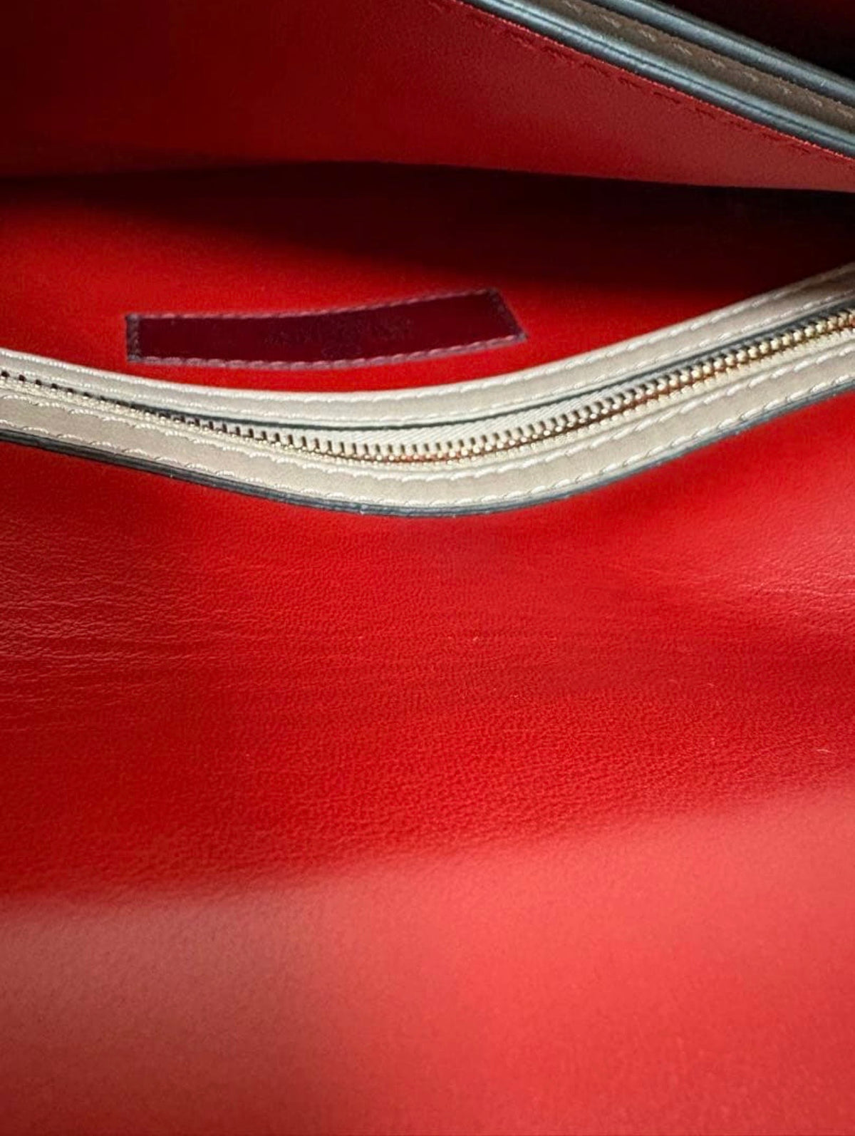Valentino Garavani Rockstud Leather Flat Clutch Bag – Poudre / Taupe