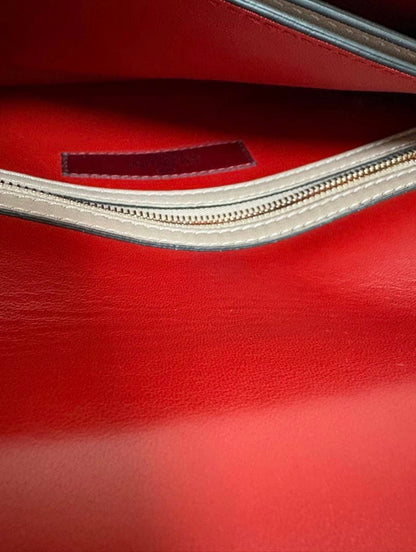 Valentino Garavani Rockstud Leather Flat Clutch Bag – Poudre / Taupe